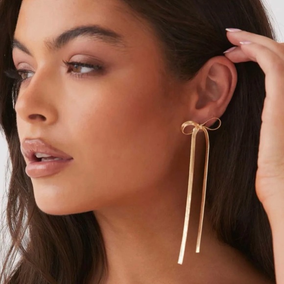 “Lauren” 🎀 Ribbon Bow Earrings Stainless Steel - Picture 4 of 4